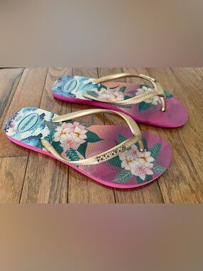 Havaianas Floral Pink Flip Flops with Gold Straps